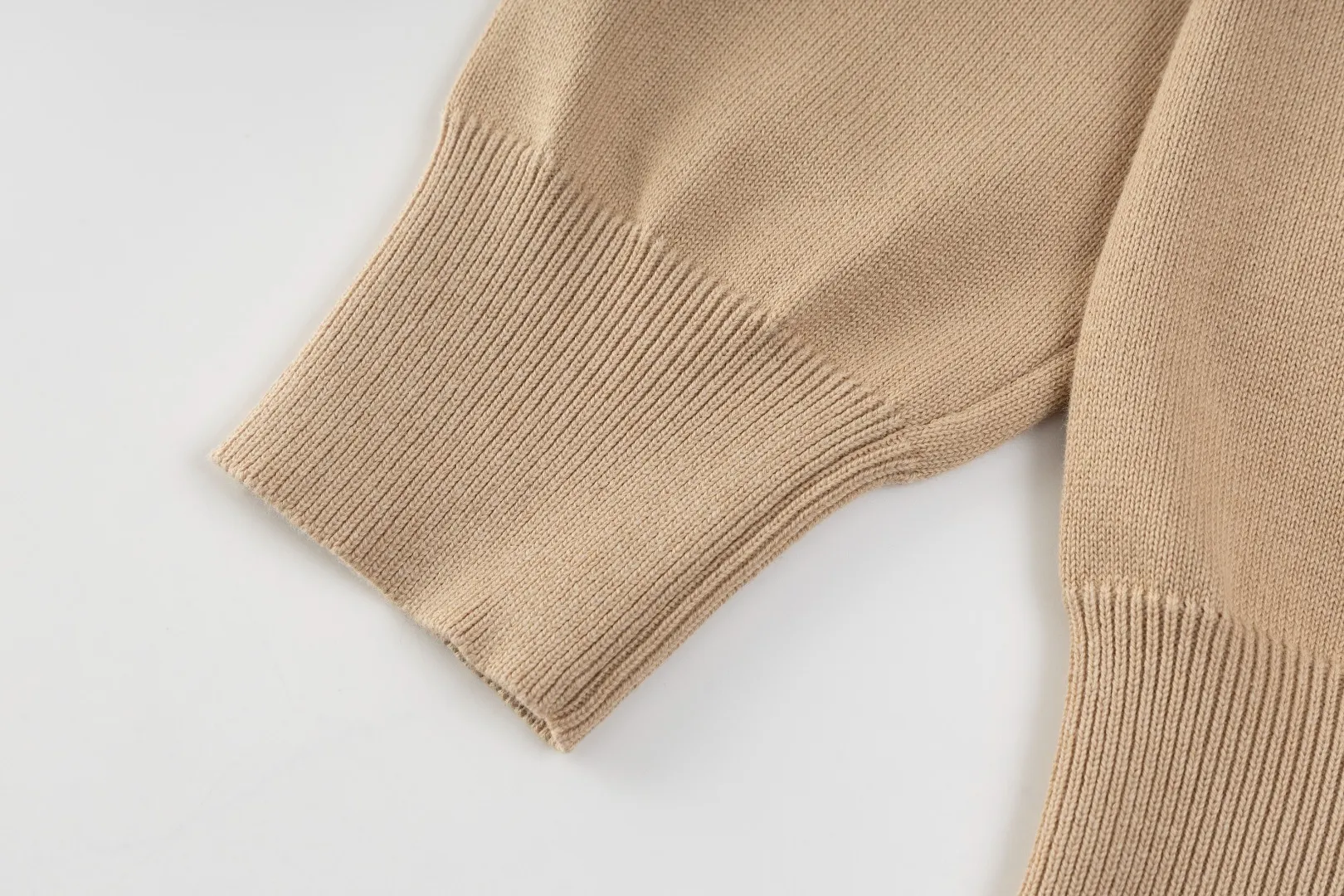 P206 #R80 Ralph Lauren Knitted Pony Embroidered Round Neck Pullover Sweater Official Website Synchronized Same Style for Men and Women Sizes: S-XL Color: White Blue Khaki Army Green Dark Gray Gray Navy Red Label Navy Blue White Label Black White Label Black Red Label Classic Cotton Yarn 100% White Cotton High Quality Goods Classic styles have always been popular! The workmanship details are very good! The simple round neck pullover sweater is always the standard, with classic brand embroidery on the chest! All major stars have the same style! Best for couples. High quality goods! Xinjiang cotton micro-elastic and smooth fabric has excellent quality. Pure cotton is soft and skin-friendly. Size: S M L